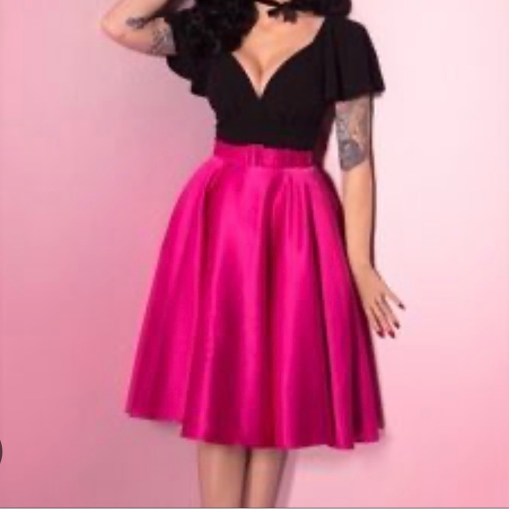 BNWT Vixen Micheline Pitt Pink Satin skirt and belt